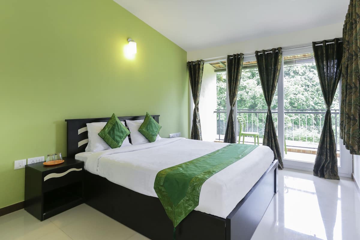 Premium Room | Desk, iron/ironing board, rollaway beds, free WiFi