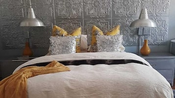 1 غرفة نوم وأغطية فراش متميزة وخزنة داخل الغرفة وواي فاي مجانًا