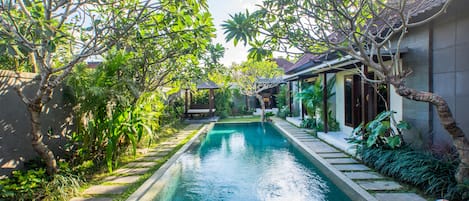 Superior-huvila, 3 makuuhuonetta, uima-altaan luona | Yksityinen uima-allas