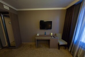 Superior Double Room | Soundproofing, iron/ironing board, free WiFi, bed sheets