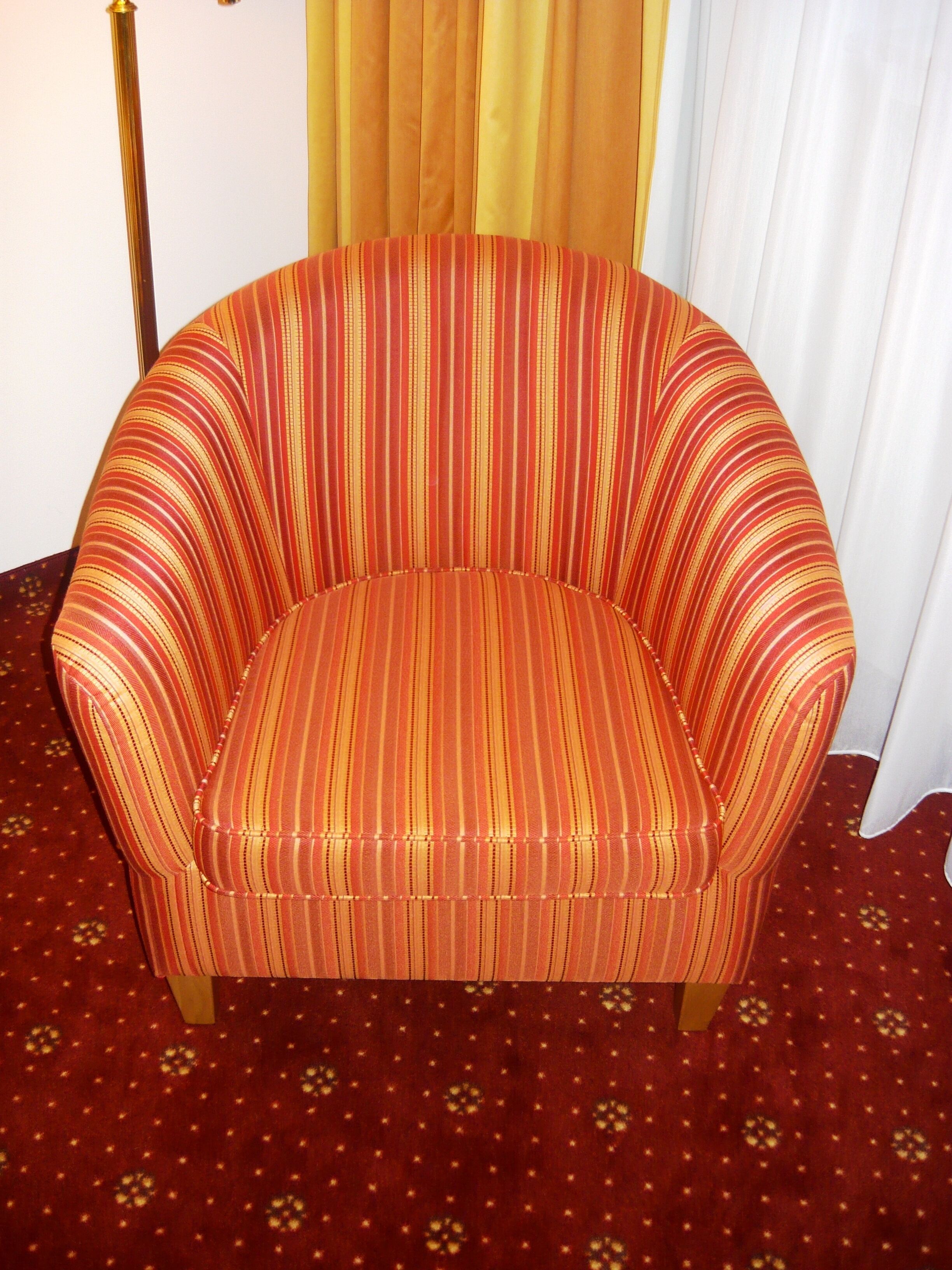 classic single room | living area | flat-screen tv