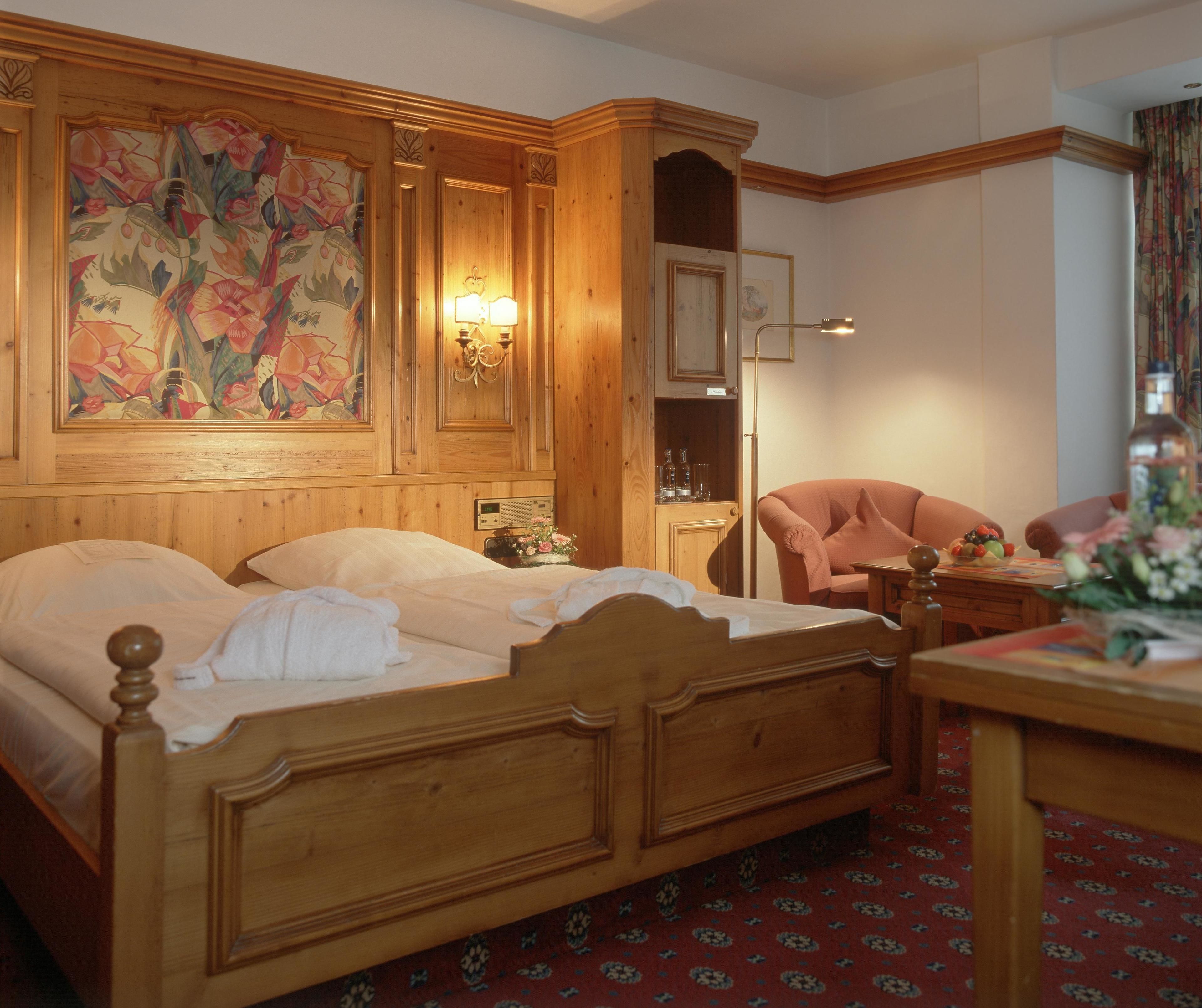 comfort double room | 1 bedroom, minibar, in-room safe, individually decorated