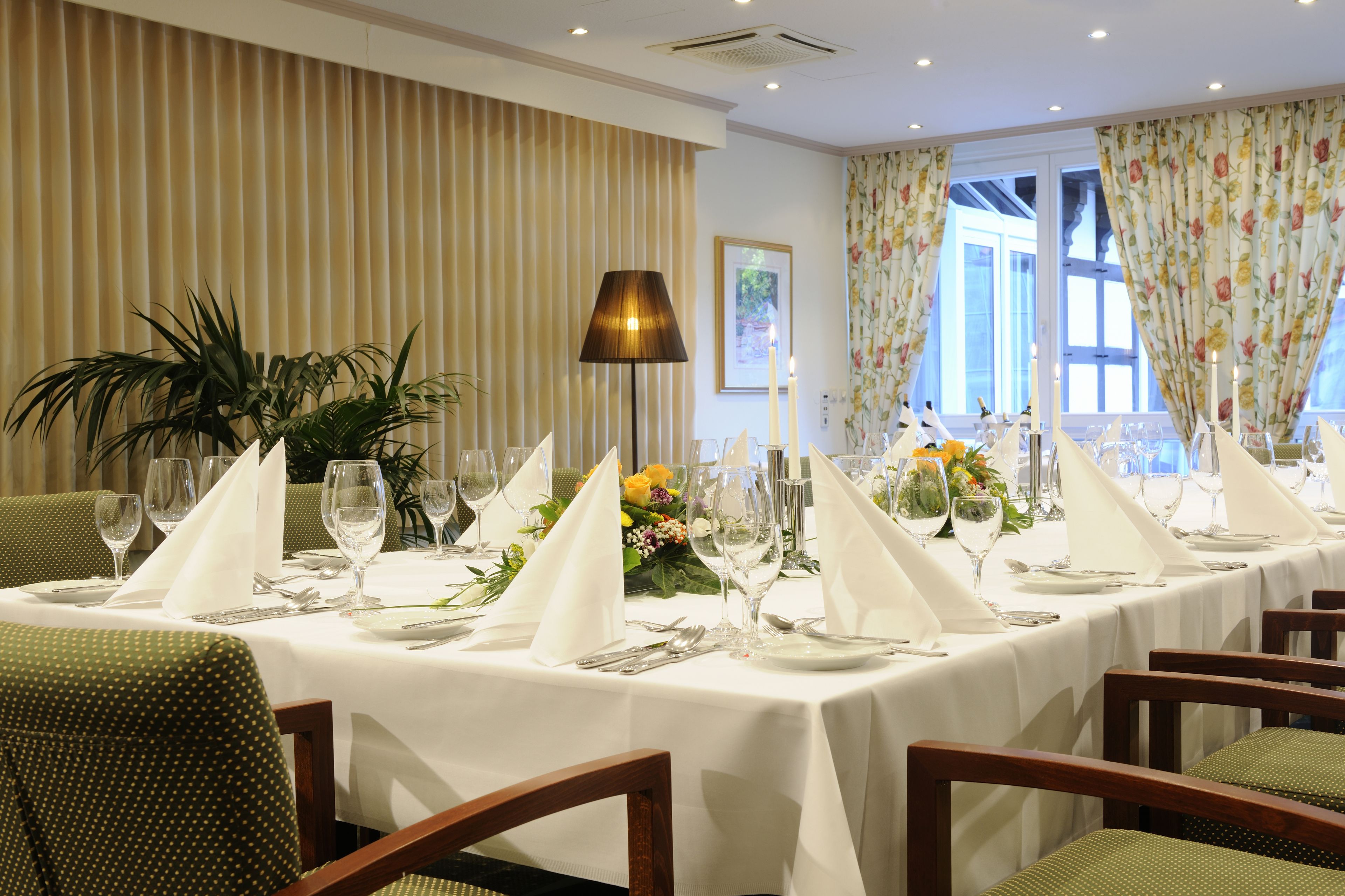 lunch and dinner served, regional cuisine