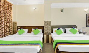 Premium Room | Meja, seterika/papan seterika, Wi-fi percuma, cadar katil 