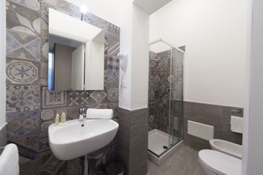 Bruser, brusehoved med spredningseffekt, gratis toiletartikler