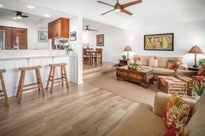 Televisión de pantalla plana, reproductor de DVD y estéreo 