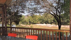 Chalé família, 3 quartos, para não fumantes, vista para o rio | Terraço/pátio