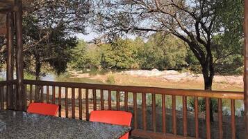 Chalet Familial, 3 chambres, non-fumeur, vue fleuve | Terrasse/Patio