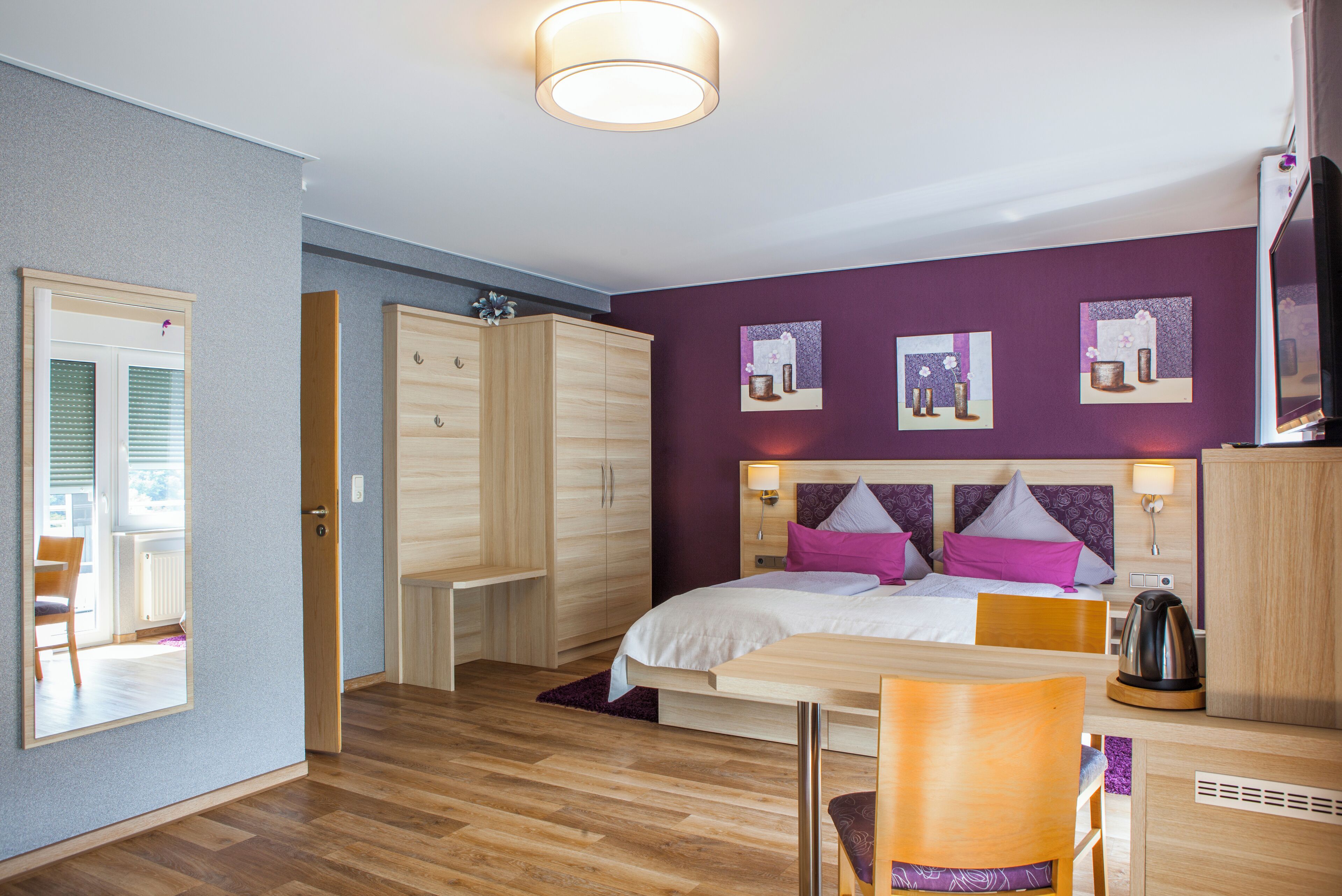 Comfort dubbelrum - balkong | Minibar, värdeförvaringsskåp på rummet, skrivbord och gratis wi-fi