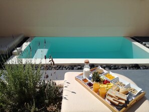 Free daily cooked-to-order breakfast  - Abelis Canava Luxury Suites - Adults Only (Santorini)