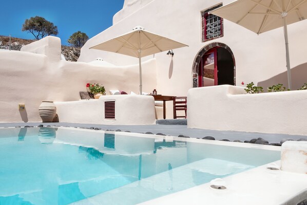 Grand Suite, Private Pool | Courtyard view - Abelis Canava Luxury Suites - Adults Only (Santorini)