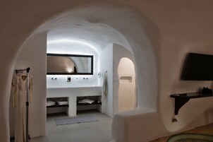 Suíte grand, 2 quartos, piscina particular (Plunge) | Banheiro | Produtos de toalete grátis, secador de cabelo, roupões de banho 