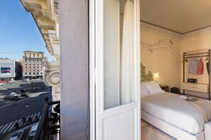 Tweepersoonskamer, kitchenette, uitzicht op stad | Kameruitzicht