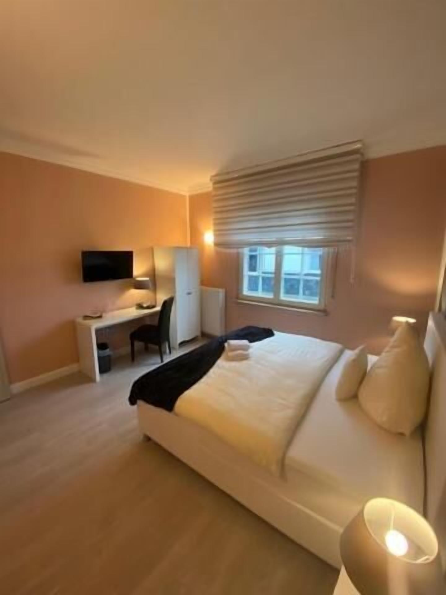 minibar, desk, iron/ironing board, free wifi