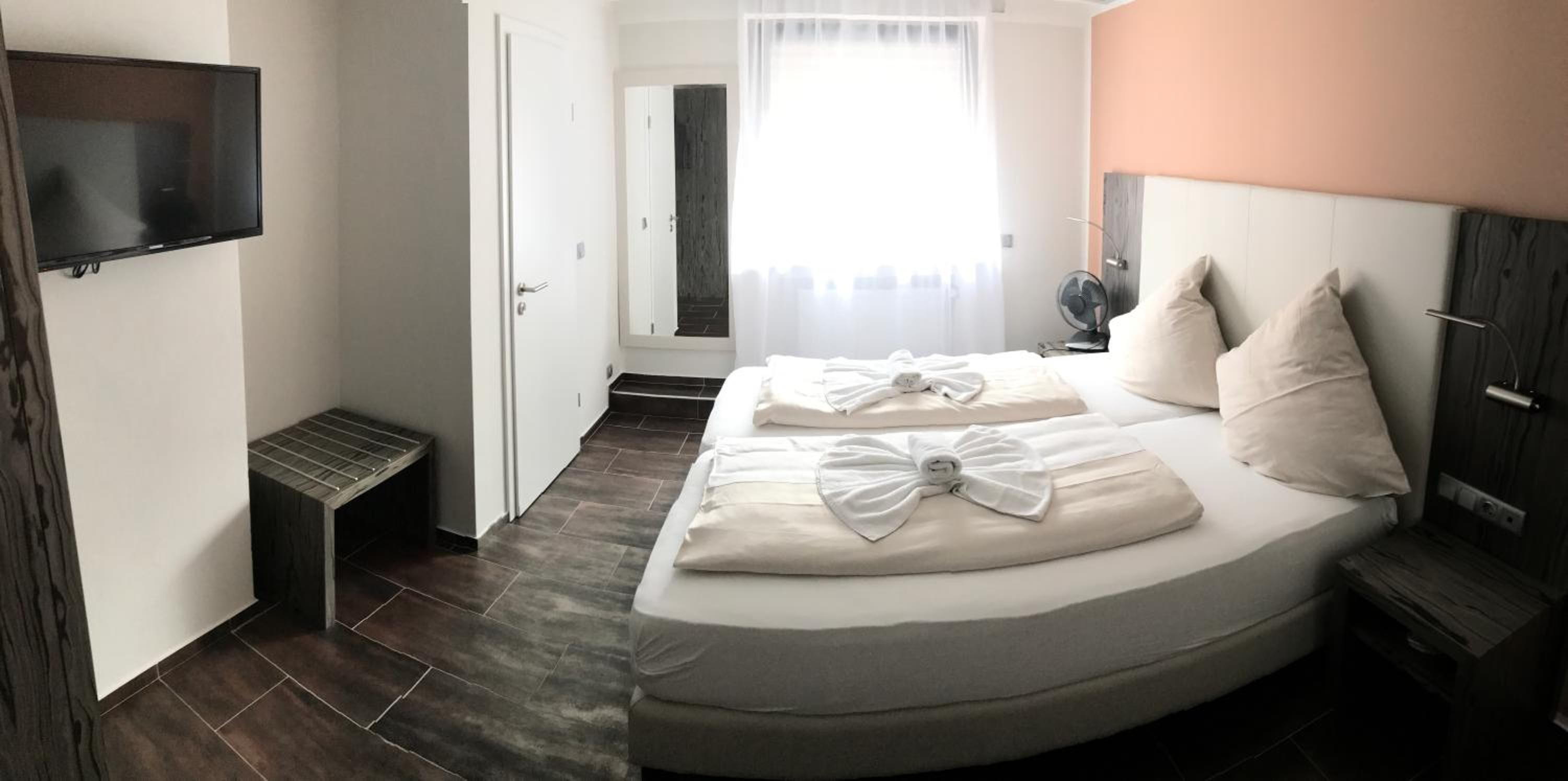 minibar, desk, iron/ironing board, free wifi