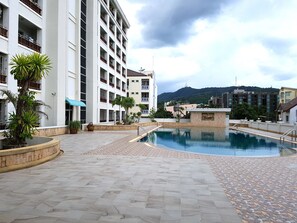 2 albercas al aire libre