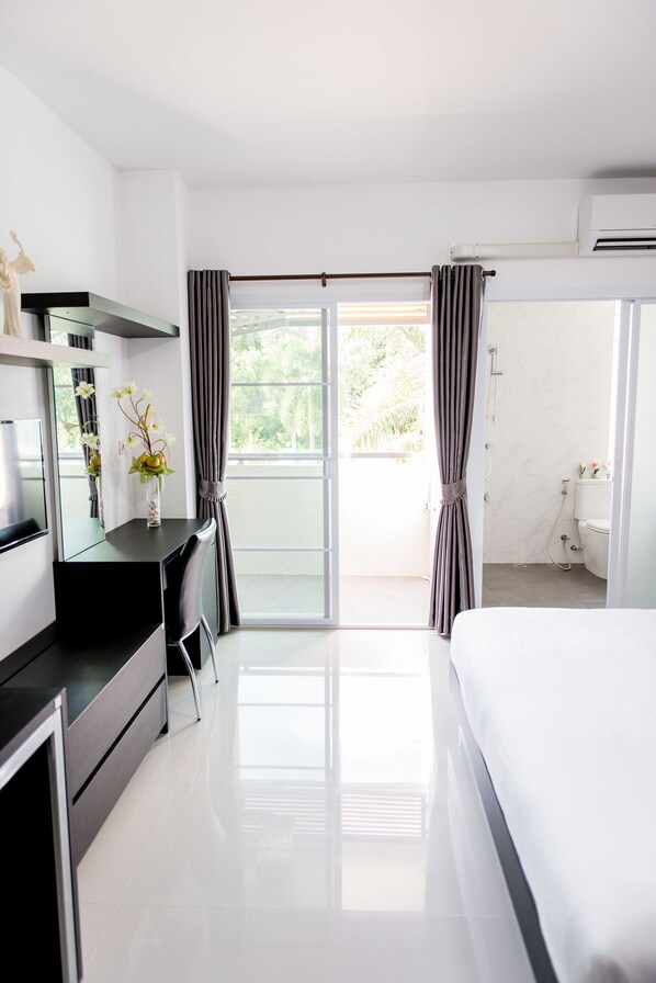 Cortinas blackout, wifi gratis y ropa de cama