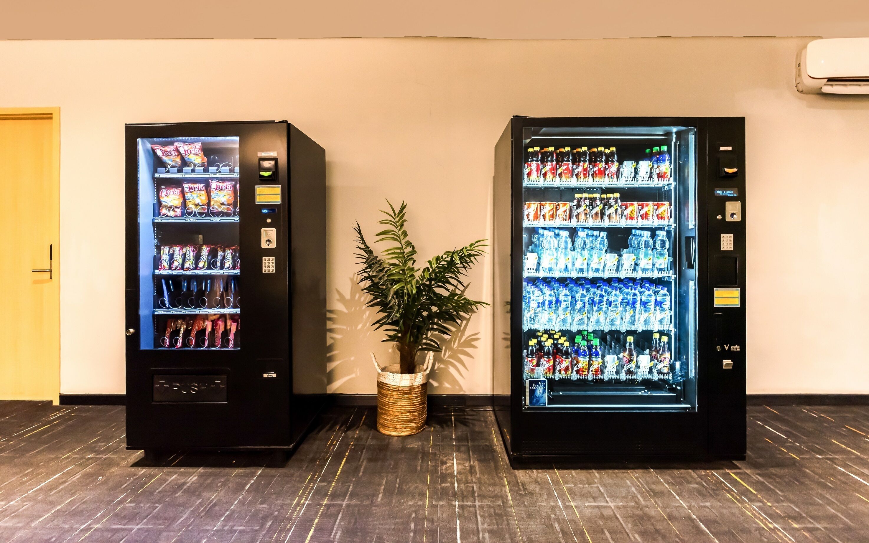 Photo - Juno Jatinegara Jakarta