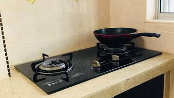 Apartment, 3 Bedrooms | Private kitchenette | Full-sized fridge, microwave, stovetop, electric kettle