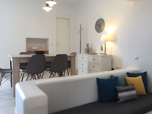Elite Villa, 3 Bedrooms, Sea View, Beachside | In-room dining