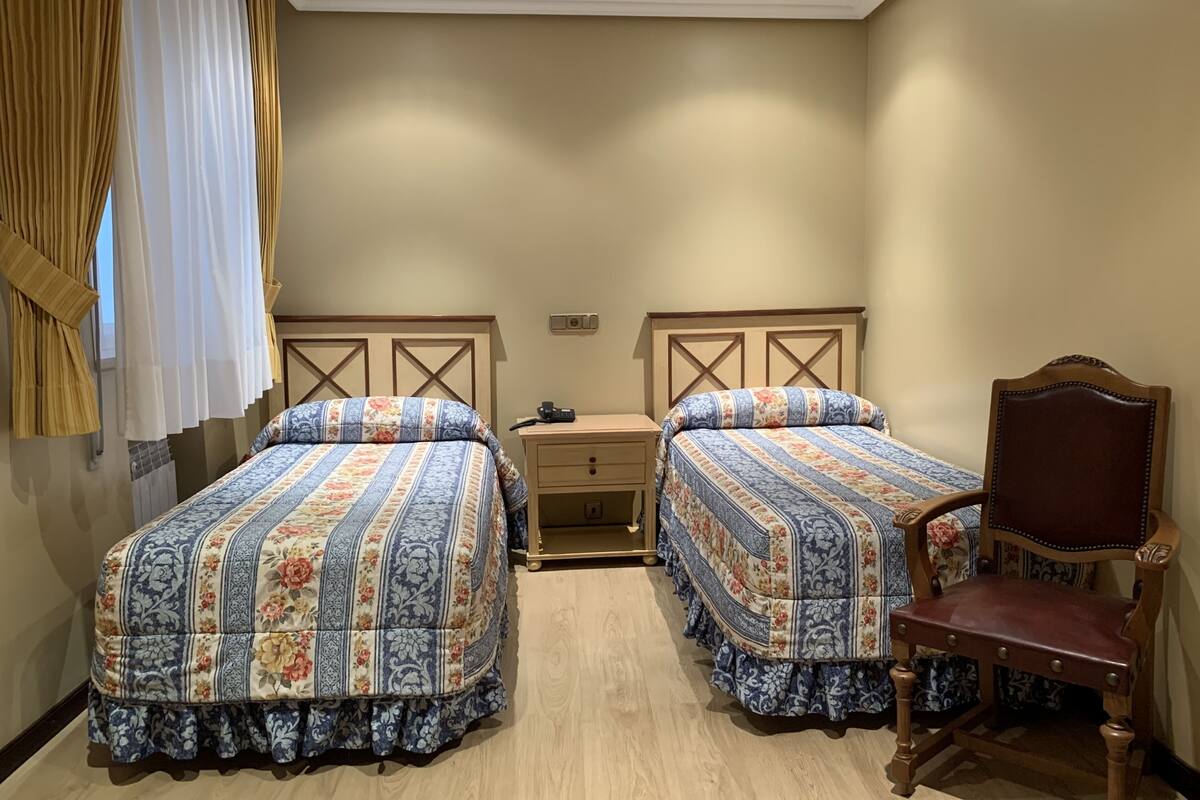twin room | 1 bedroom, desk, free wifi, bed sheets