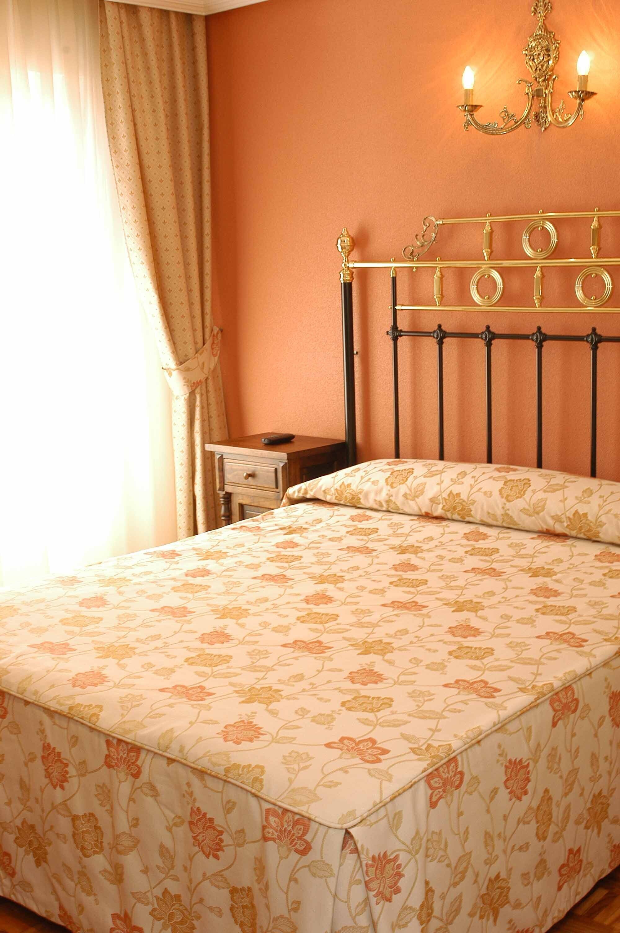 double room | 1 bedroom, desk, free wifi, bed sheets