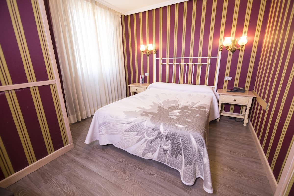 double room, 1 double bed | 1 bedroom, desk, free wifi, bed sheets