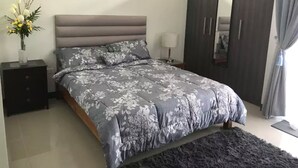 Townhome - 3 sovrum | 3 sovrum, skrivbord, strykjärn/strykbräda och gratis wi-fi