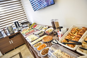 Daily buffet breakfast for a fee