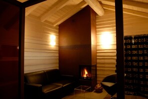 平面電視、壁爐