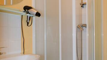 Shower kamar mandi