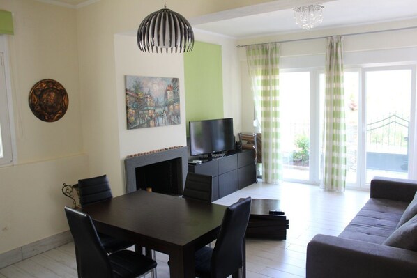 House | Living area | Flat-screen TV, fireplace - Natalia Maisonettes (Thasos)