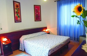 1 chambre, lits bébé (en supplément), Wi-Fi gratuit, draps fournis