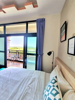 Panoramic Quadruple Room, 1 Bedroom | Desk, blackout drapes, free WiFi, bed sheets - Warm & Cozy Inn (Hengchun)