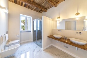 Superior Double or Twin Room, 1 Double Bed, Non Smoking | Bathroom | Shower, hair dryer, bidet, towels - B&B Marina Garden (Forio)