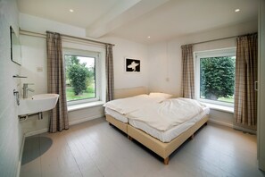1 bedroom, in-room safe, blackout curtains, cots/infant beds - Bungalowpark Landsrade (Gulpen)