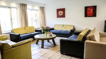 Bungalow, 7 Bedrooms (15 persons) | 1 chambre, coffres-forts dans les chambres, rideaux occultants