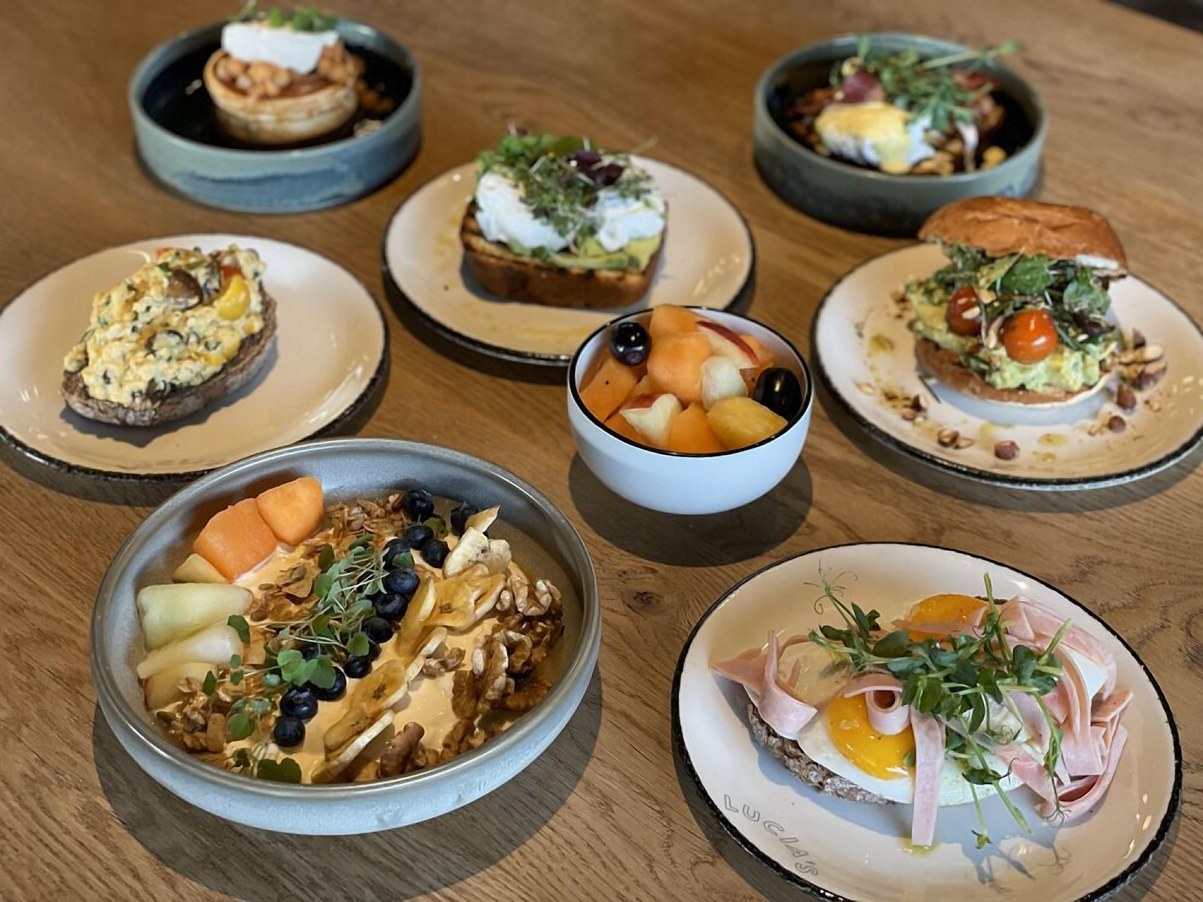 Desayuno continental todos los días (EUR 18.50 por persona) 