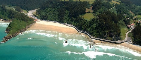 Beach nearby, beach bar
