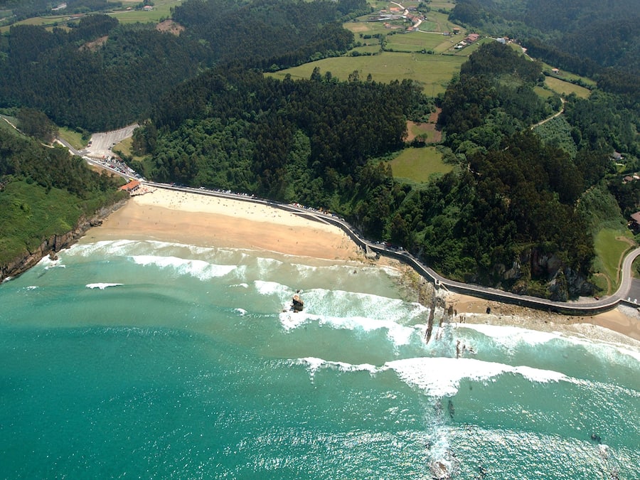 Ubicación cercana a la playa y bar en la playa