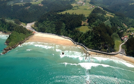Beach nearby, beach bar. Hotel Azpiazu