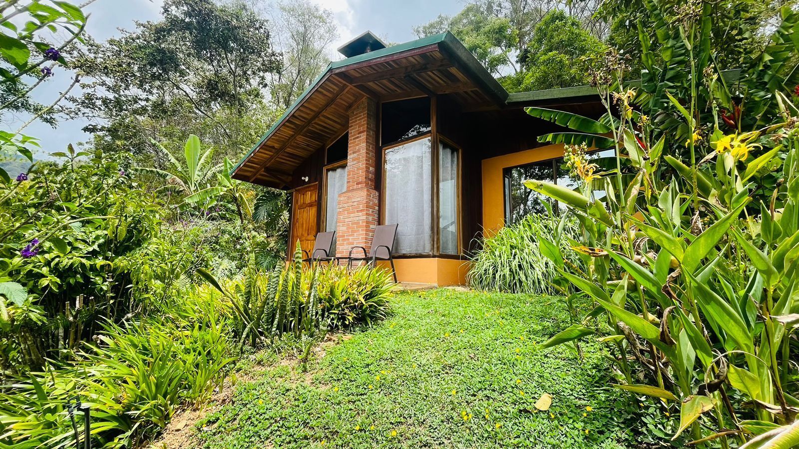 Junior Suite, 1 King Bed, Garden View | 1 bedroom, in-room safe, desk, free WiFi