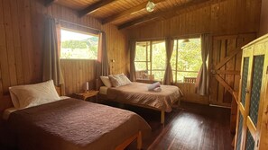 1 habitación, caja de seguridad en la habitación y escritorio 