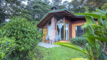 Suite junior, 1 cama de matrimonio grande, vistas al jardín | Balcón