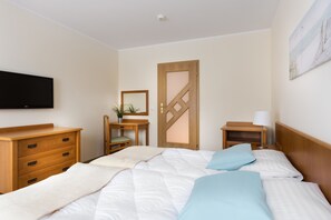Premium bedding, iron/ironing board, free WiFi, bed sheets