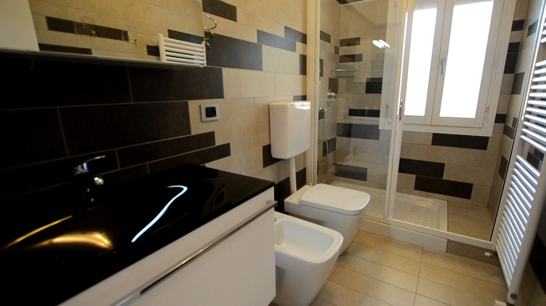 Apartemen Comfort, 2 kamar tidur (ve24) | Kamar mandi | Shower