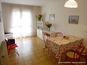 Apartment, 1 Schlafzimmer (vemB) | Wohnbereich | Flachbildfernseher