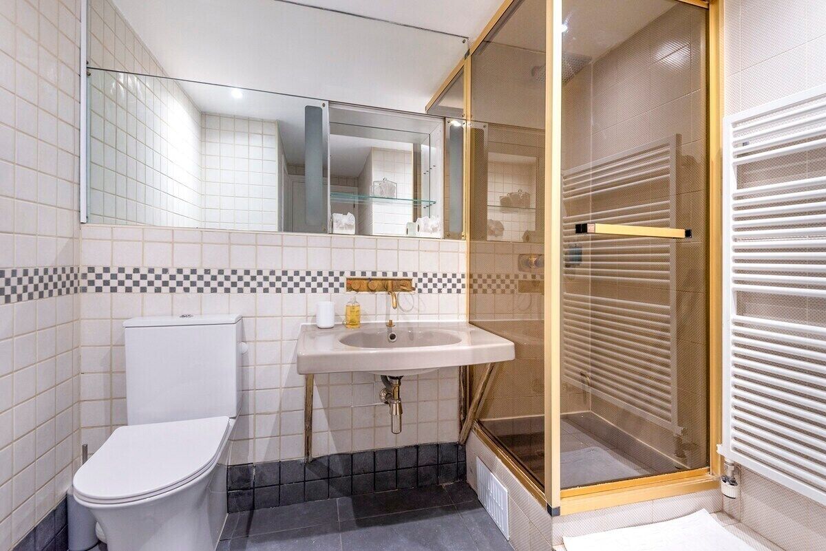 Apartment, Private Bathroom, City View (2) | Bathroom | Free toiletries, hair dryer, towels, soap