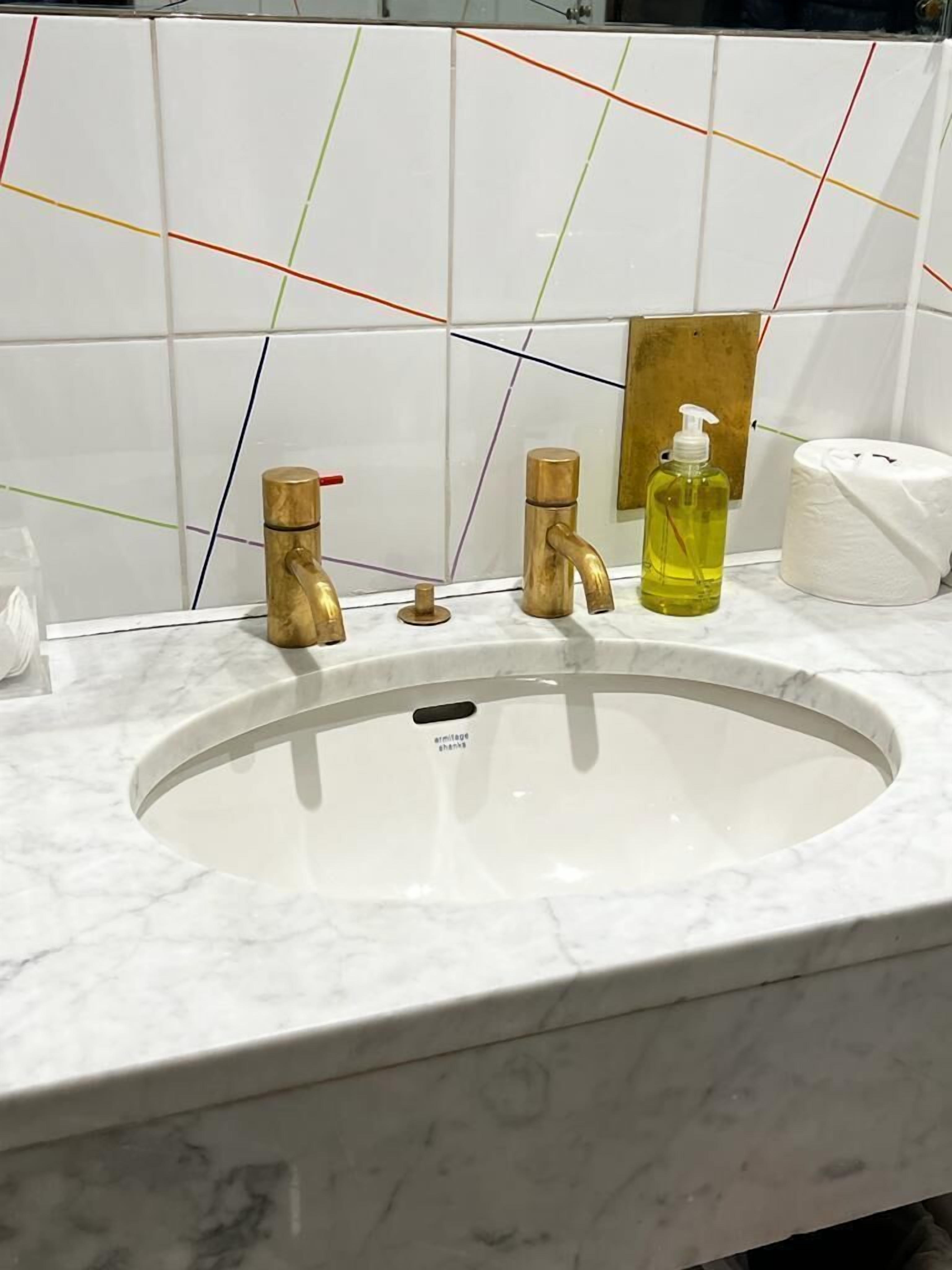 城市公寓, 独立浴室 (Aprt-3) | 浴室 | 免费洗浴用品、吹风机、毛巾、肥皂