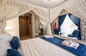 Egyptian cotton sheets, premium bedding, minibar, in-room safe - Ala Rosa Alacati Hotel - Adults Only (Cesme)